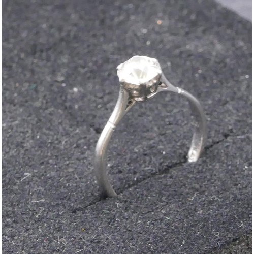 772 - A platinum ladies' solitaire diamond ring, approx. 0.90 carat, size P/Q, 4.1 grams gross