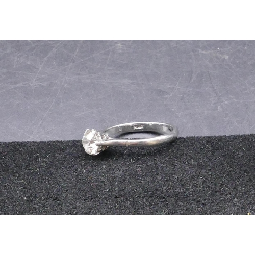 772 - A platinum ladies' solitaire diamond ring, approx. 0.90 carat, size P/Q, 4.1 grams gross