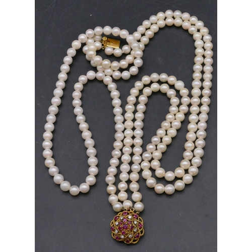 780 - A cultured pearl triple choker necklace with a high carat gold scallop shaped clasp with waterfall d... 