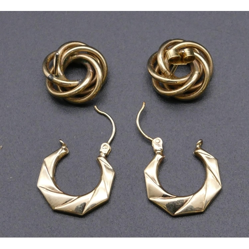 798 - A pair of 9ct gold twist circular earrings and a pair of 9ct gold hoop earrings, 3.8 grams