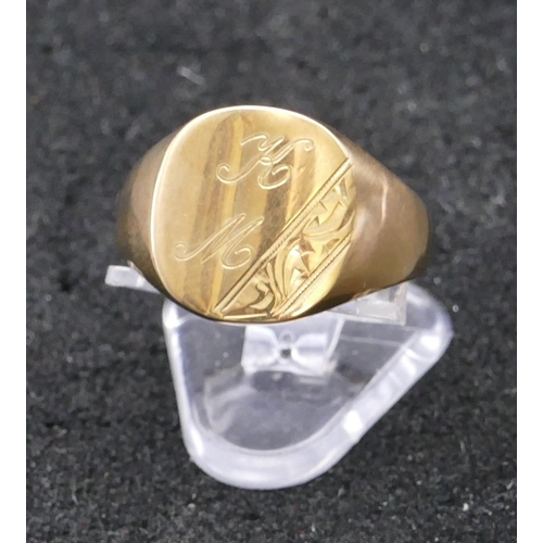 801 - A 9ct gold signet ring with engraved initials, size R/S, 5.7 grams