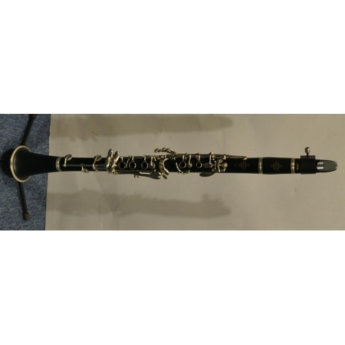 995 - A Buffet Crampon & Cie A Paris  B12 clarinet, cased and a wood flute 66cm long in McNeela case (1 po... 