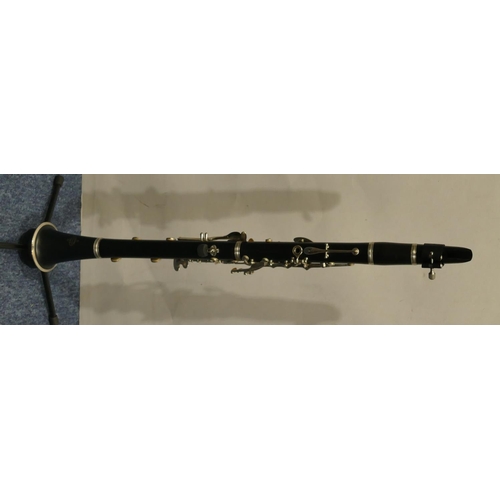 995 - A Buffet Crampon & Cie A Paris  B12 clarinet, cased and a wood flute 66cm long in McNeela case (1 po... 