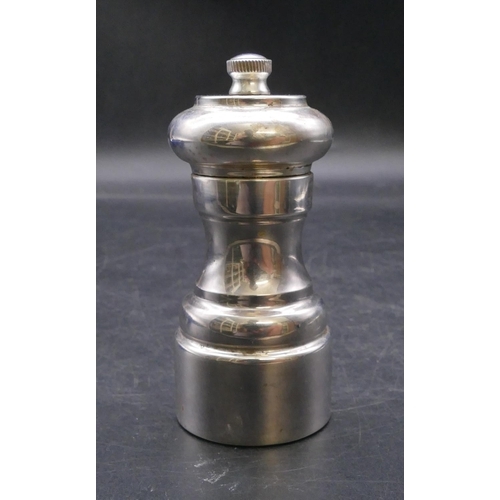 467 - A modern London silver grinder, 1987, maker David Shaw in fitted blue leather case, 11cm high