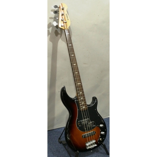 1074 - Yamaha 4-string bass guitar, overall length 117cm.