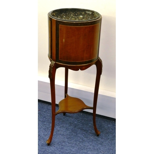 1161 - An Edwardian mahogany round jardinière stand with metal lining, inlaid boxing and stringing on 3 spl... 