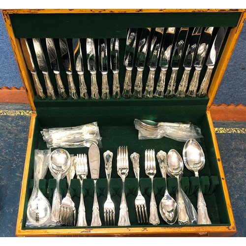 6144 - A Butler silver plated 8-place setting King's pattern flatware service, 1 coffee spoon and 3 fish kn... 