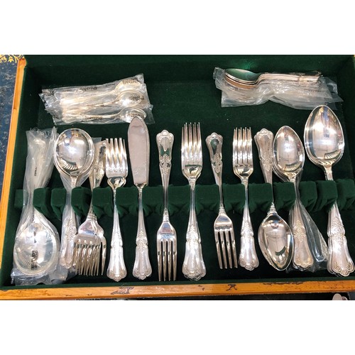 6144 - A Butler silver plated 8-place setting King's pattern flatware service, 1 coffee spoon and 3 fish kn... 