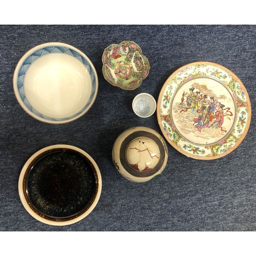 6165 - A hand painted Chinese plate, a small Oriental dish, a ginger jar with lid, 1 bowl, 1 plate and a sm... 