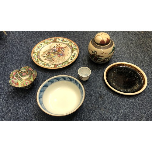 6165 - A hand painted Chinese plate, a small Oriental dish, a ginger jar with lid, 1 bowl, 1 plate and a sm... 