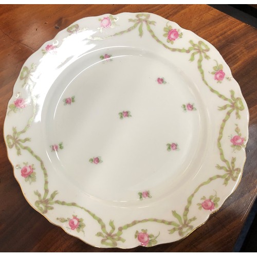 6173 - A part white china tea service, with floral pattern, 6 side plates, 6 saucers, 6 cups, 1 sugar bowl,... 