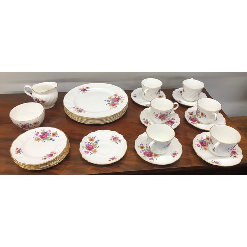 6174 - A Royal Victoria Summer Rose part tea service, 6 dinner plates, 7 side plates, 7 saucers, 6 cups, su... 