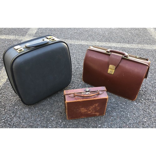 6177 - A brown leather briefcase with brass lock, zipped side compartment, leather interior and small brown... 