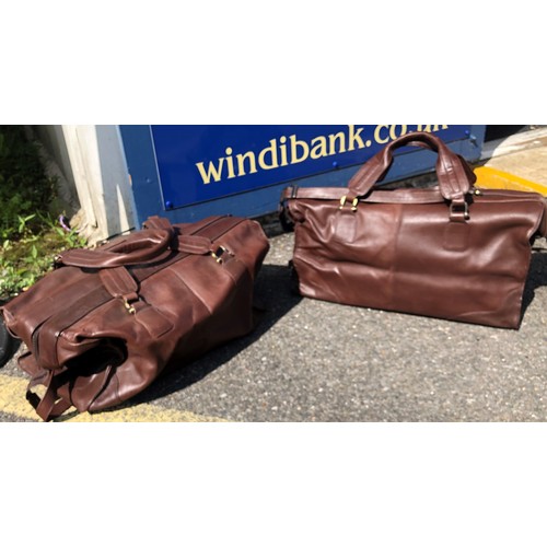 6179 - 2 brown leather weekend bags with handles and shoulder strap.