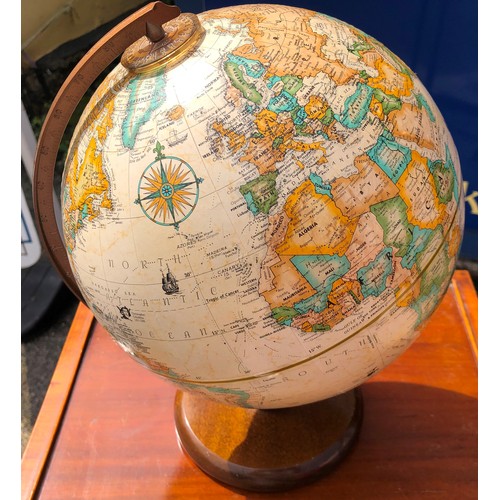 6195 - A modern 9 inch diameter table globe.