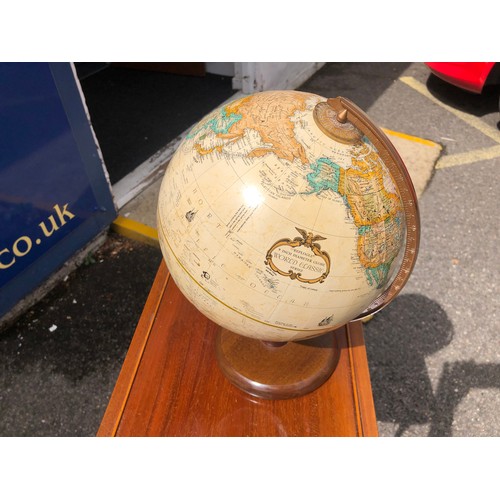 6195 - A modern 9 inch diameter table globe.