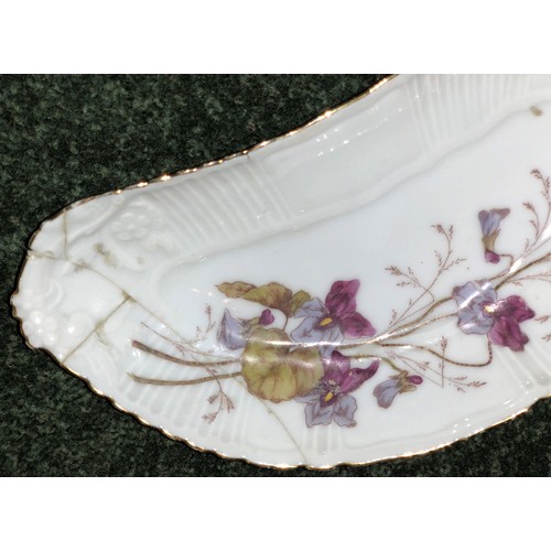 7088 - A large china dinner service on white ground with purple sweet pea decoration and gilt detail. 30 di... 