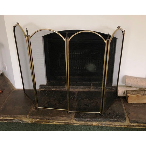 7083 - A modern 4 panel fire screen with brass coloured edging, 81cm high, 131cm wide. (not held by PFW)