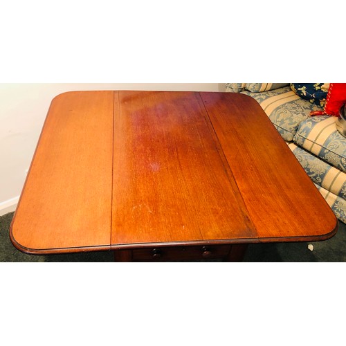 7077 - A good quality mahogany Pembroke table with 2 drop leaves, turned legs on castors, 72m high, top whe... 