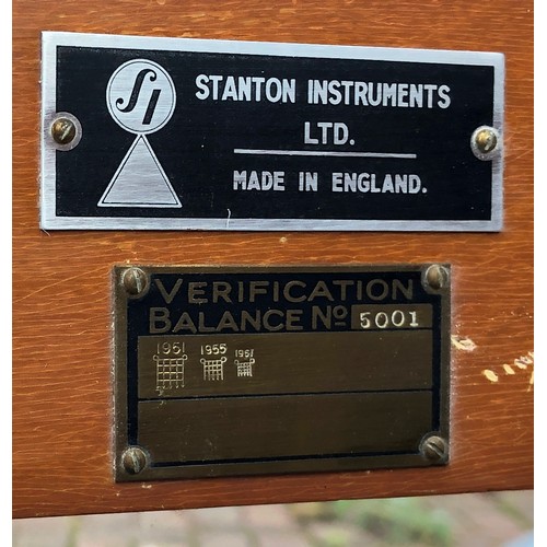 7110 - A Stanton Instruments Ltd. set of balance scales in fitted mahogany case, 62cm wide, 35cm deep, 60.5... 