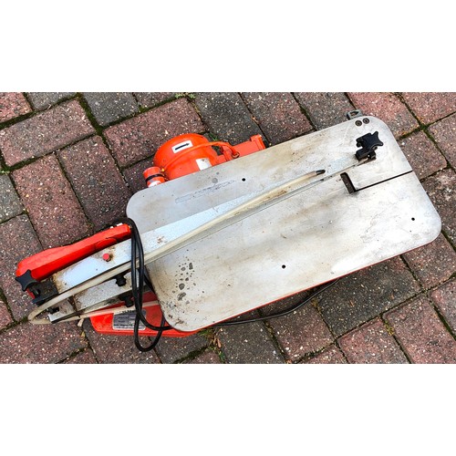 7119 - A Hegner Polycut number 3 scroll saw, 68cm long