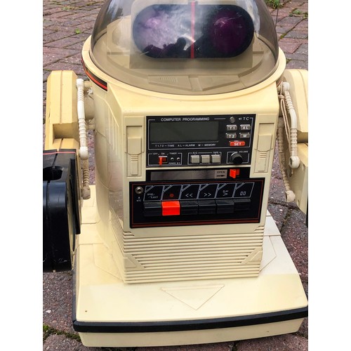 7125 - A Tomy 5402 robot radio/cassette player, 38cm high