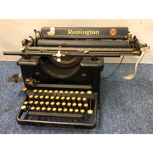 7137 - A vintage Remington standard typewriter.