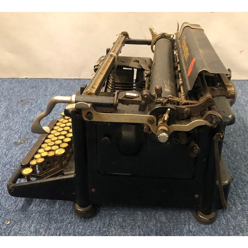 7137 - A vintage Remington standard typewriter.