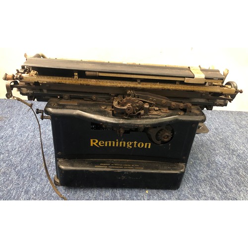 7137 - A vintage Remington standard typewriter.