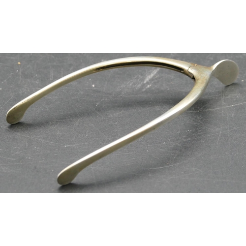 161 - A pair of Birmingham silver wishbone sugar nips, maker's mark L&S, 0.6oz gross