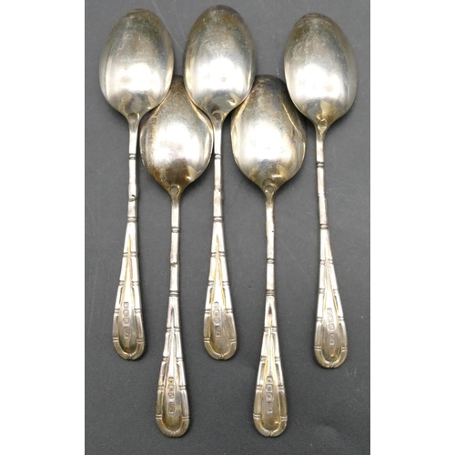 170 - A set of 5 Sheffield silver teaspoons, cased, a set of 6 Sheffield handled butter knives with shell ... 