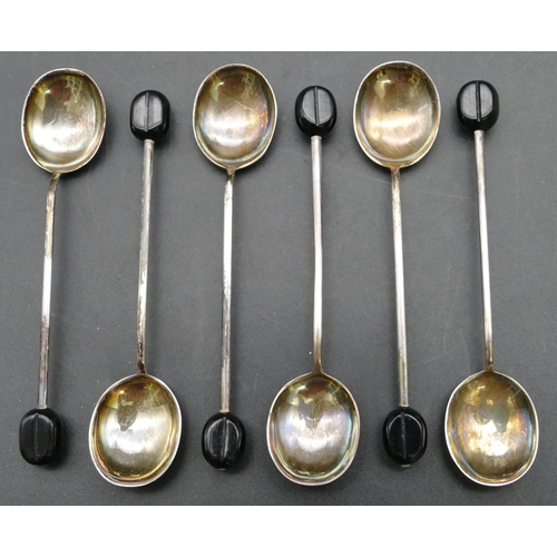 175 - A set of 6 Sheffield silver coffee bean spoons in fitted black leather case, a Birmingham plain silv... 