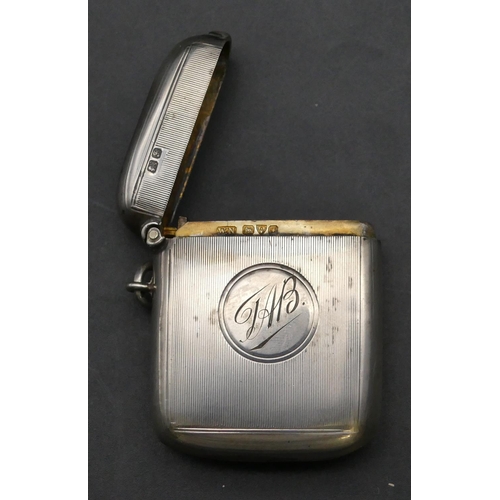 222 - A Chester silver vesta case with part engine turned decoration, hinged lid, 5.2cm high, 1oz