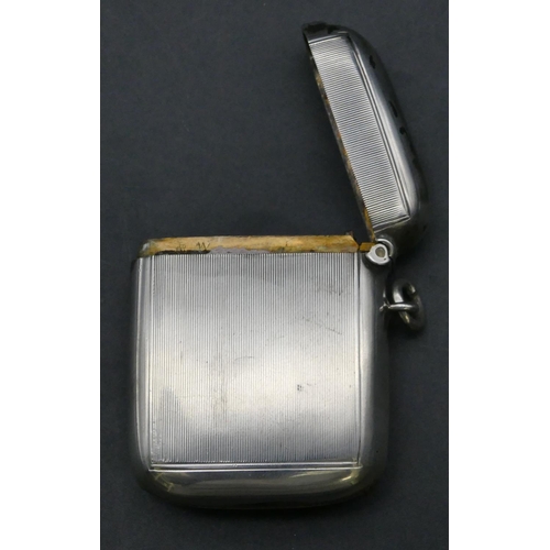 222 - A Chester silver vesta case with part engine turned decoration, hinged lid, 5.2cm high, 1oz