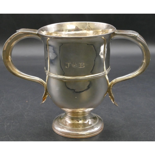 237 - A George II silver 2-handled cup on sweeping foot, London 1752 (marks rubbed), 14cm high, 10.6oz