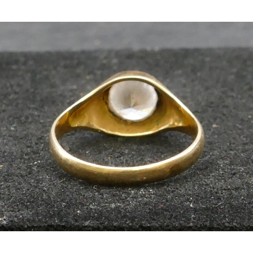 257 - An 18ct gold ring set with clear stone, Size U/V, 4.2 grams gross