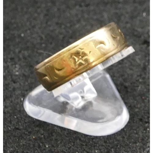 267 - A 9ct gold wedding ring, Size N/O, 3.6 grams