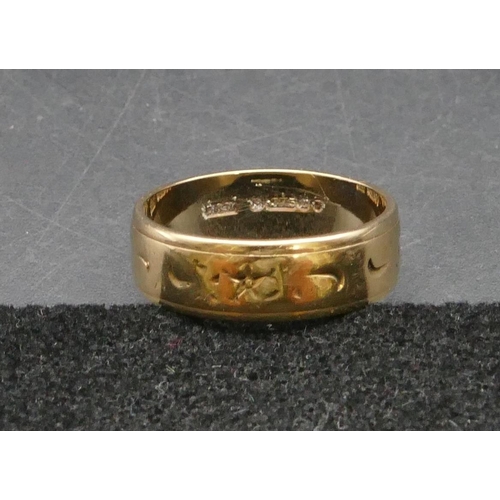 267 - A 9ct gold wedding ring, Size N/O, 3.6 grams