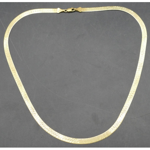 270 - A 9ct gold flat necklace, 45cm long, 6.6 grams