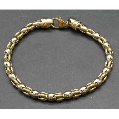 271 - A 9ct gold barrel shaped bracelet, 19cm long, 6.9 grams