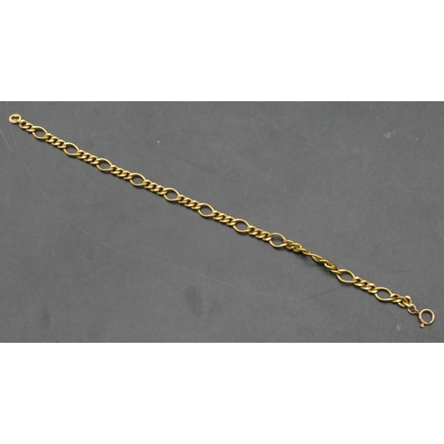 272 - A 9ct gold oval flat linked bracelet, 18.3cm long, 2.4 grams