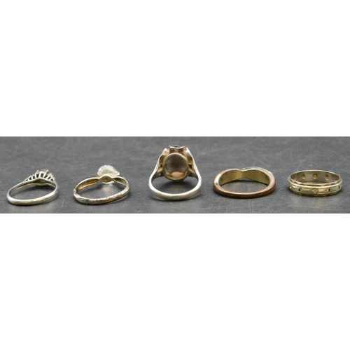 274 - 3 various silver rings and 2 other rings (5)