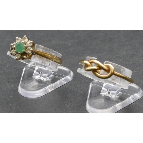 277 - A 9ct gold ladies' cluster ring set with centre green stones surrounded by clear stones (1 stone mis... 