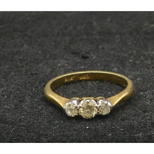 283 - An 18ct gold ladies' 3-stone diamond ring (centre diamond approx. 0.15 carat), Size M/N, 2.5 grams g... 