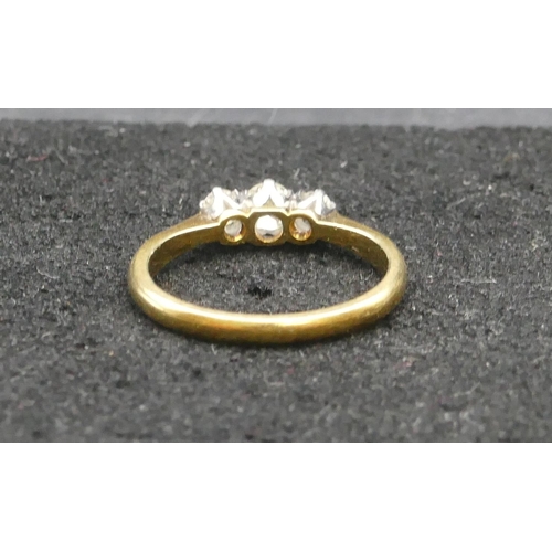 283 - An 18ct gold ladies' 3-stone diamond ring (centre diamond approx. 0.15 carat), Size M/N, 2.5 grams g... 