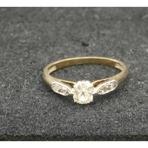 285 - An 18ct gold ladies' solitaire diamond ring, stamped Bravingtons (centre diamond approx. 0.25 carat)... 