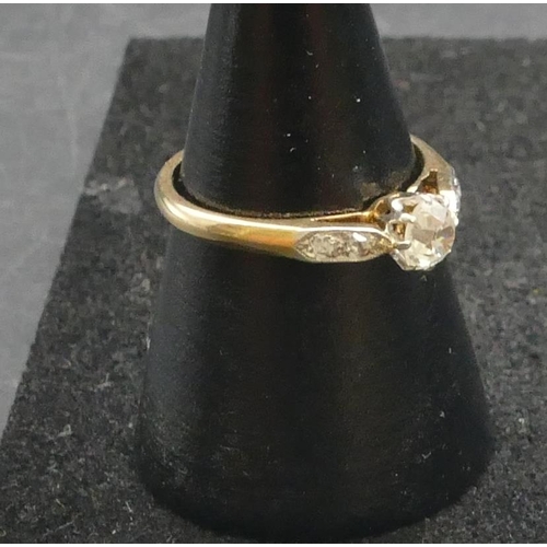 285 - An 18ct gold ladies' solitaire diamond ring, stamped Bravingtons (centre diamond approx. 0.25 carat)... 