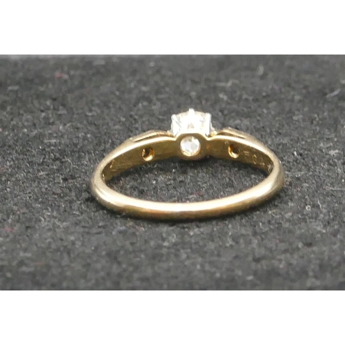 285 - An 18ct gold ladies' solitaire diamond ring, stamped Bravingtons (centre diamond approx. 0.25 carat)... 