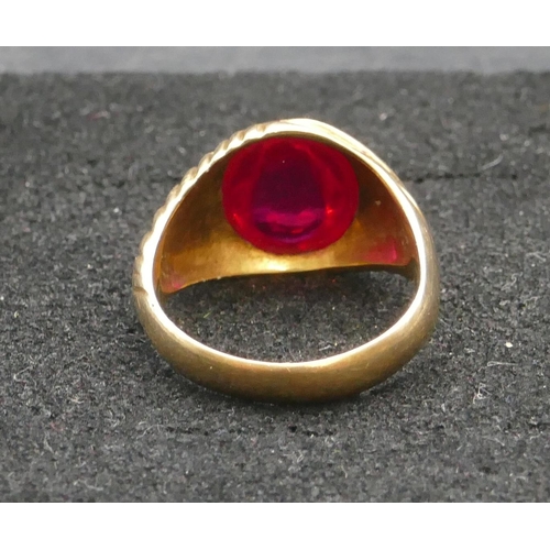 287 - A 9ct gold gentlemen's ring set with red cabachon shaped stone, reeded shoulders, Size R/S, 5.4 gram... 