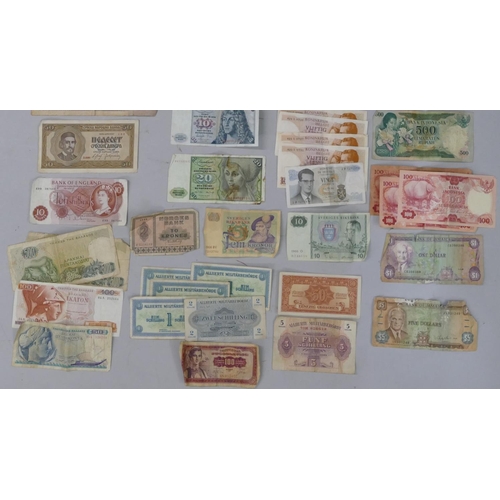 326 - A quantity of 22 250 Russian Ruble notes, 1917, 5 similar 1000 Rupee notes and a quantity of various... 